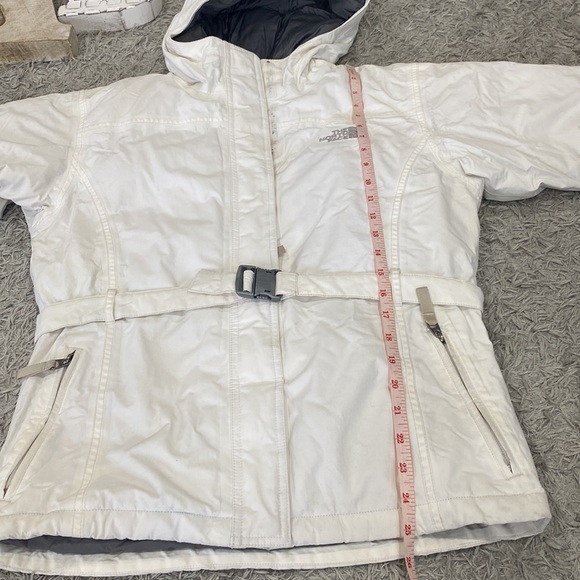 The North Face Girl' s Winter Jacket (Large) - Picture 8 of 13
